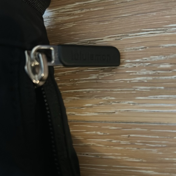 Lululemon athletica 13L slouchy sling bag in black - Picture 5 of 8